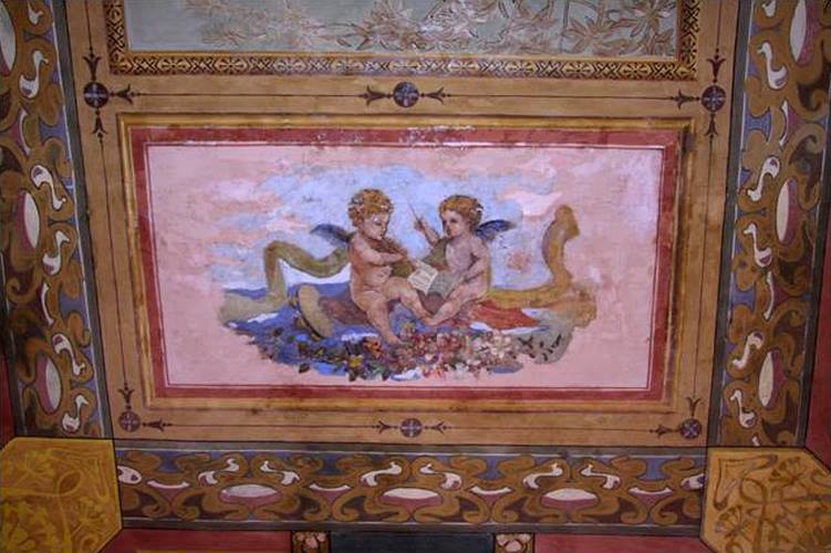 Un soffitto dipinto in stile Liberty nel Palazzo Melluso, Porto Empedocle.