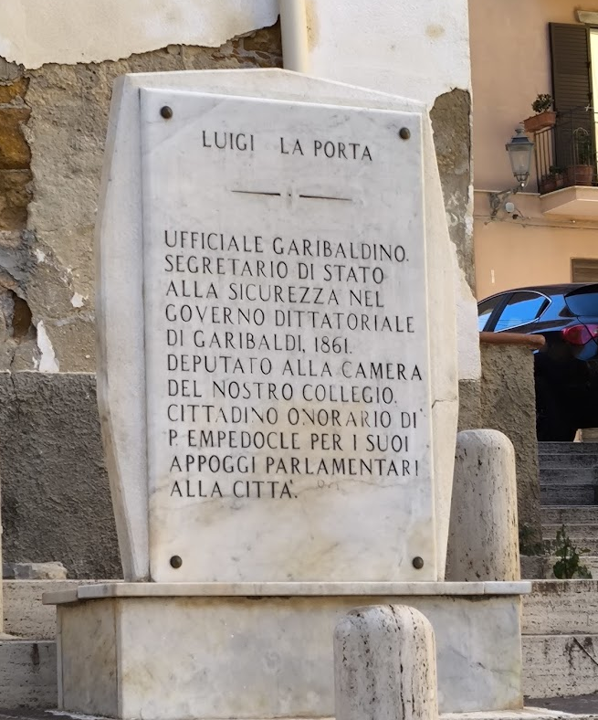 Lapide commemorativa posta in via La Porta a Porto Empedocle, dedicata a Luigi La Porta